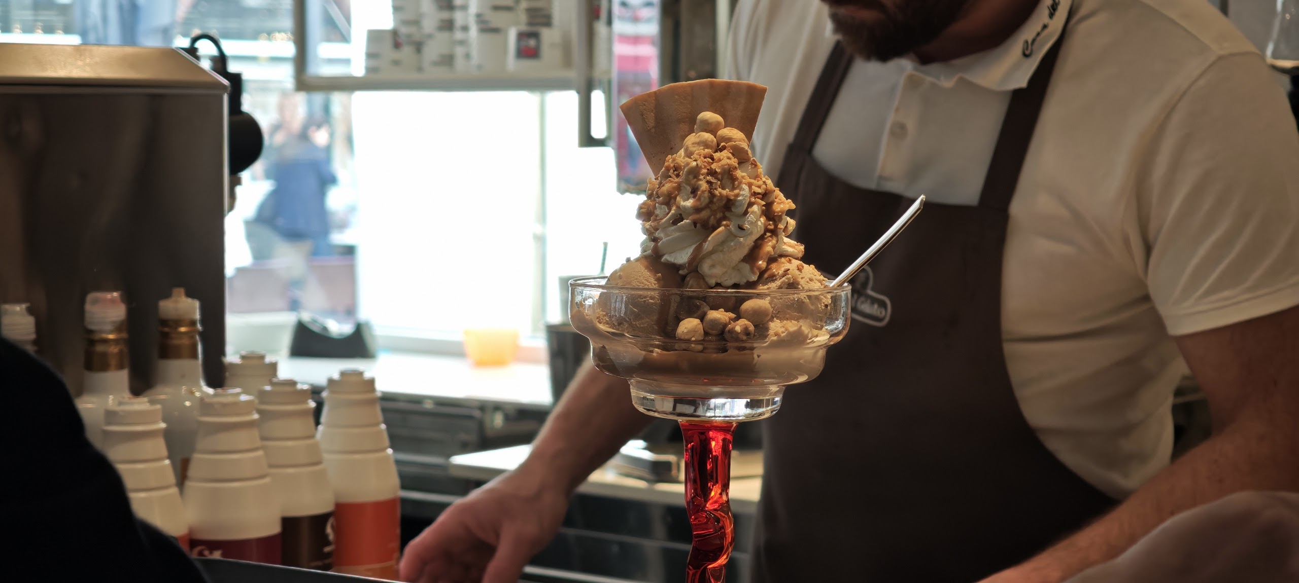 Casa del Gelato — frisch zubereitetes Eis in der Auslage unserer Manufaktur in Lünen
